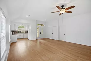 319 Moore St, Tomball, TX 77375 - Photo 4