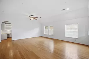 319 Moore St, Tomball, TX 77375 - Photo 6