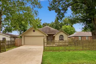 319 Moore St, Tomball, TX 77375 - Photo 1
