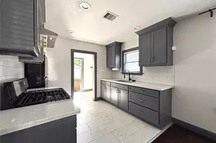 806 Caplin St, Houston, TX 77022 - Photo 4