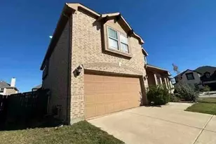1721 Emma Pearl Ln, Little Elm, TX 75068 - Photo 2