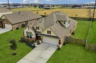 15014 Lake Shore Ave, Mont Belvieu, TX 77523 - Photo 2