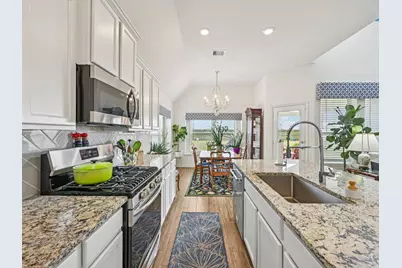 15014 Lake Shore Avenue, Mont Belvieu, TX 77523 - Photo 20