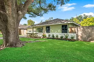 4806 Hummingbird St, Houston, TX 77035 - Photo 2