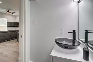 9305 Tower St, Houston, TX 77088 - Photo 18