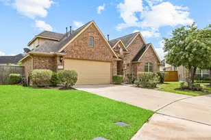 2411 Linden Bluff Ct, Sugar Land, TX 77479 - Photo 2