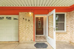 429 E Kiber St, Angleton, TX 77515 - Photo 4