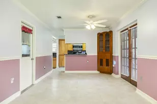 429 E Kiber St, Angleton, TX 77515 - Photo 14