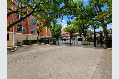 2100 Welch Street #C202, Houston, TX 77019 - Photo 32