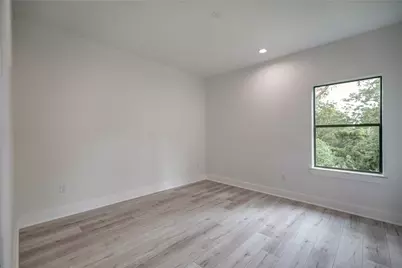 4528 Creekmont Drive, Houston, TX 77091 - Photo 10