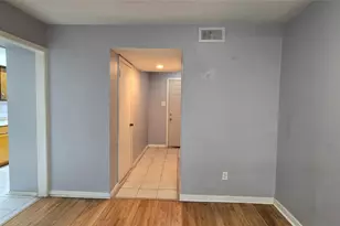 7913 Grove Ridge Dr, Houston, TX 77061 - Photo 4