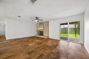810 Halewood Dr, Houston, TX 77062 - Photo 4