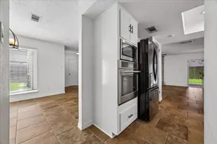 810 Halewood Dr, Houston, TX 77062 - Photo 6