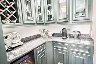 23 E Shady Ln, Houston, TX 77063 - Photo 14