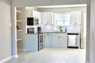 2005 Magnolia Dr, La Marque, TX 77568 - Photo 6