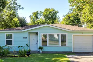 2005 Magnolia Dr, La Marque, TX 77568 - Photo 1