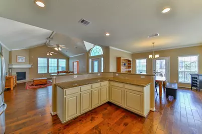2116 Menard Avenue, Seabrook, TX 77586 - Photo 2
