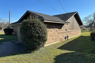 1208 Clark St, Marlin, TX 76661 - Photo 2