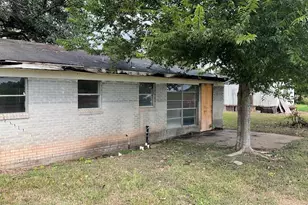 1517 Columbine St, Wharton, TX 77488 - Photo 6
