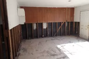 1517 Columbine St, Wharton, TX 77488 - Photo 2