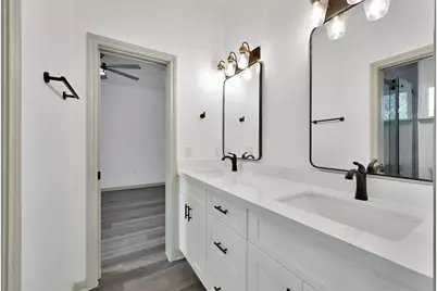 4 Hanover Ln, Panorama Village, TX 77304 - Photo 14