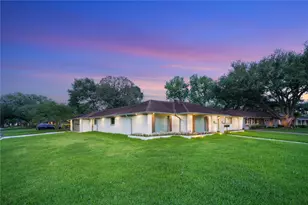 10011 Cliffwood Dr, Houston, TX 77035 - Photo 2