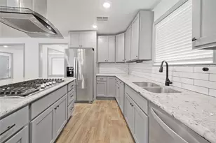 10011 Cliffwood Dr, Houston, TX 77035 - Photo 12