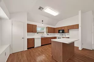 602 W Larkspur Cir, Pearland, TX 77584 - Photo 14