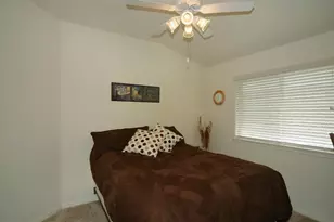 13110 Rippling Creek Ln, Pearland, TX 77584 - Photo 18