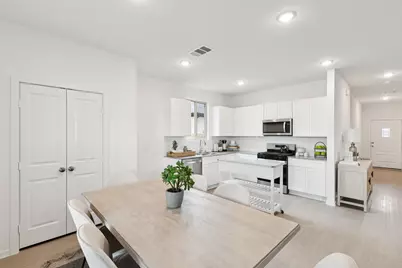 1010 S Oakhurst Drive, Dayton, TX 77535 - Photo 8