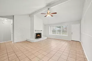 10419 Gulfstream Ln, Sugar Land, TX 77498 - Photo 4