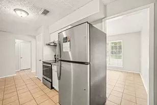 10419 Gulfstream Ln, Sugar Land, TX 77498 - Photo 6