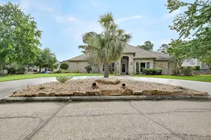 221 Edgewood Dr, Montgomery, TX 77356 - Photo 2