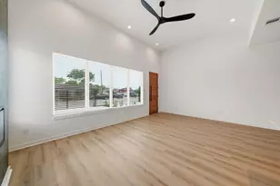 8203 Calhoun Rd, Houston, TX 77033 - Photo 20