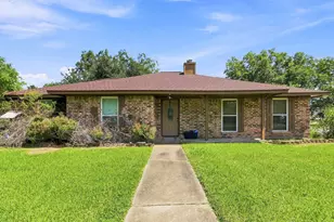 6104 Fox Ridge Dr, Angleton, TX 77515 - Photo 1