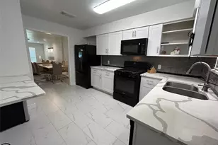 202 W Tri Oaks Ln, Houston, TX 77043 - Photo 8