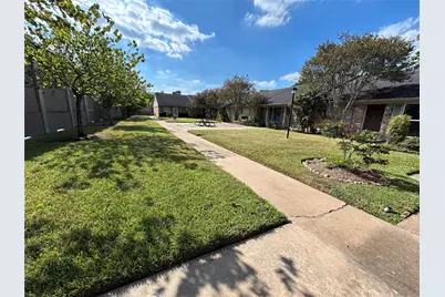 202 W Tri Oaks Ln #202, Houston, TX 77043 - Photo 12