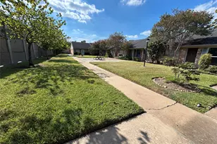 202 W Tri Oaks Ln, Houston, TX 77043 - Photo 12