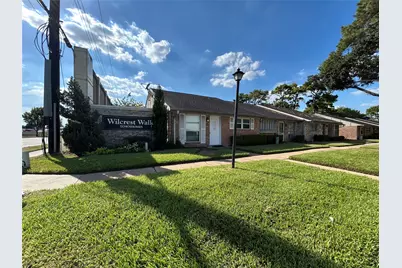 202 W Tri Oaks Ln #202, Houston, TX 77043 - Photo 2