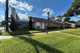 202 W Tri Oaks Ln, Houston, TX 77043 - Photo 2
