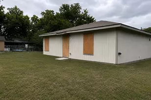 8020 Lavender St, Houston, TX 77016 - Photo 2