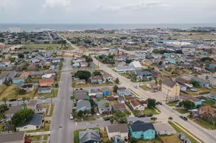 5721 Sylvia Dr, Galveston, TX 77551 - Photo 20