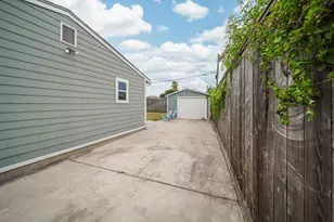 5721 Sylvia Dr, Galveston, TX 77551 - Photo 2