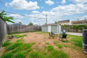 5721 Sylvia Dr, Galveston, TX 77551 - Photo 16