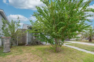 5721 Sylvia Dr, Galveston, TX 77551 - Photo 18