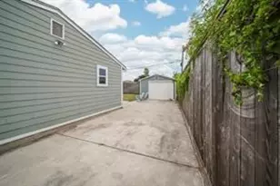 5721 Sylvia Dr, Galveston, TX 77551 - Photo 12