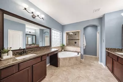 9422 Emerald Lakes Drive, Rosharon, TX 77583 - Photo 10