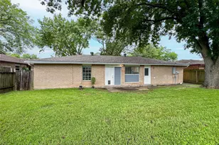 16915 Tibet Rd, Friendswood, TX 77546 - Photo 26
