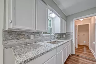 5606 Elm Springs Dr, Houston, TX 77048 - Photo 4