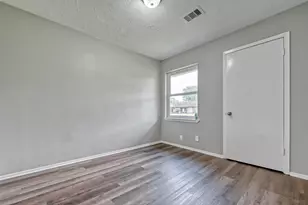 5606 Elm Springs Dr, Houston, TX 77048 - Photo 14